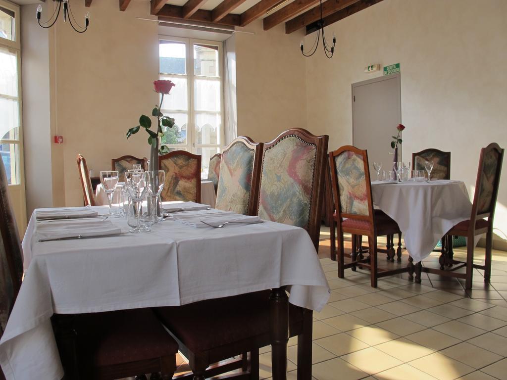 Le Relais De La Caleche Saint-Denis-dʼAnjou Exterior foto