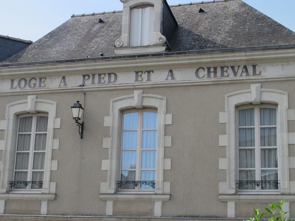 Le Relais De La Caleche Saint-Denis-dʼAnjou Exterior foto