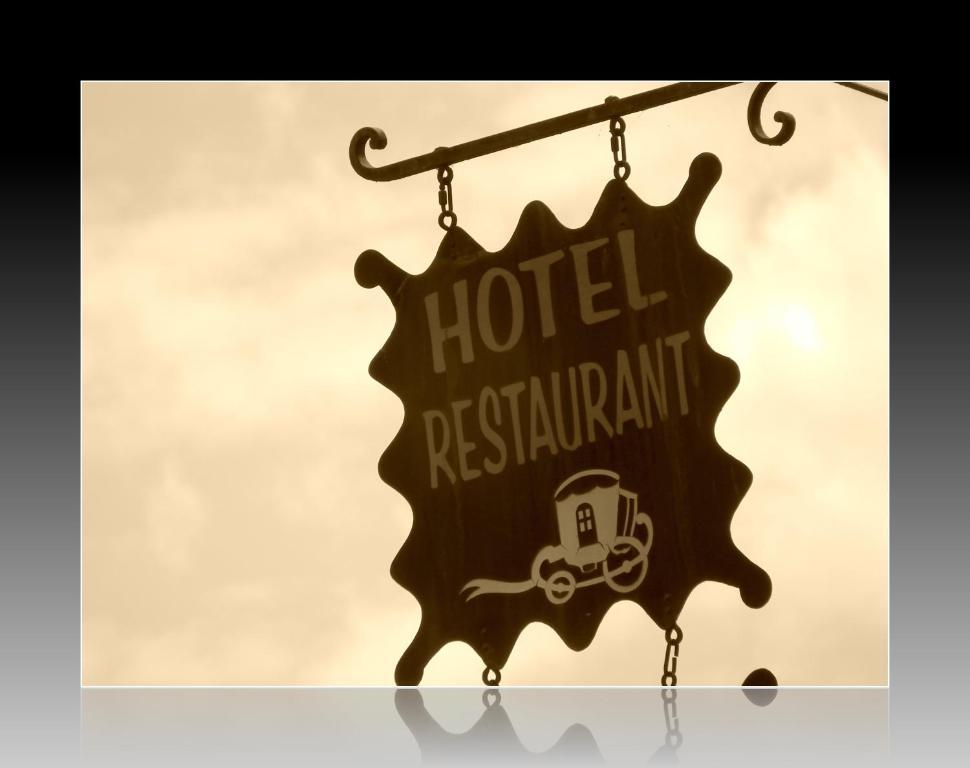 Le Relais De La Caleche Saint-Denis-dʼAnjou Exterior foto